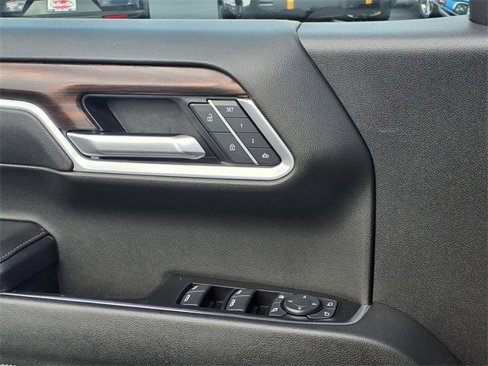 Used 2025 GMC Sierra 1500 SLT image 17