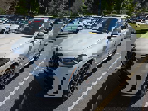 New 2026 BMW X6 xDrive40i w/ Climate Comfort Package image 4