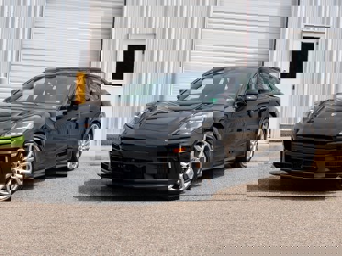 New 2025 Porsche Panamera 4 image 1