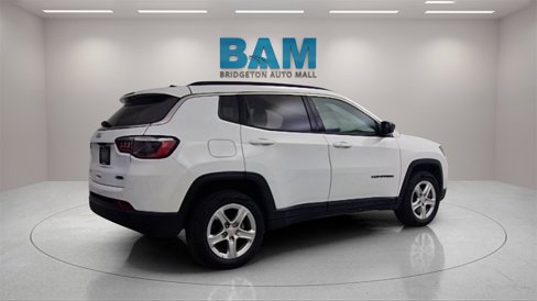 Used 2024 Jeep Compass Latitude image 7