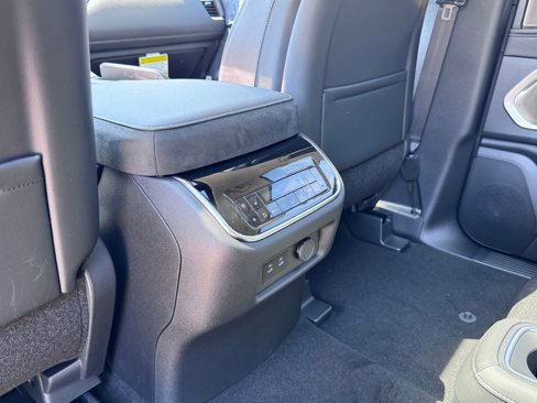 New 2025 INFINITI QX80 Sensory image 23
