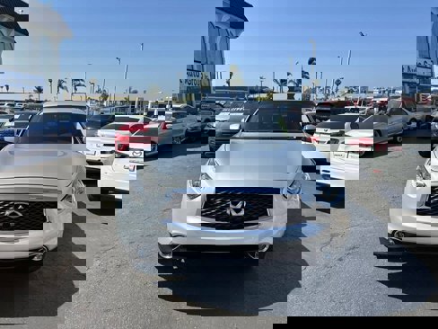 Used 2017 INFINITI QX70 2WD image 2