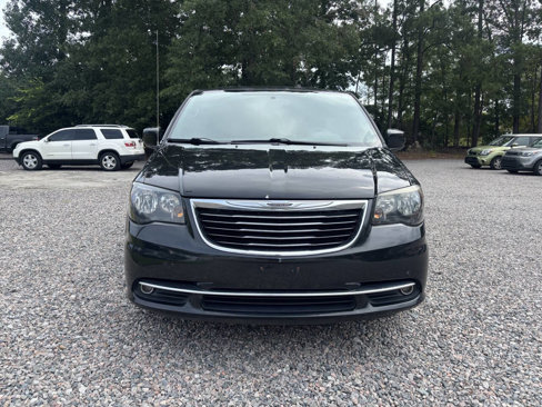 Used 2016 Chrysler Town & Country S image 2