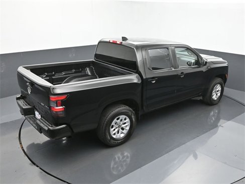 Used 2024 Nissan Frontier SV image 17