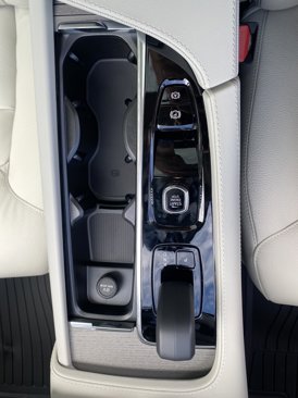 Certified 2025 Volvo XC90 T8 Plus w/ Protection Package Premier image 27
