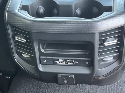 Used 2024 RAM 2500 Limited image 17