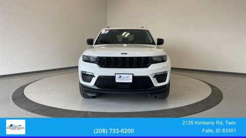 Used 2023 Jeep Grand Cherokee Limited w/ Black Appearance Package image 2