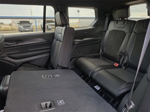 New 2025 Jeep Grand Cherokee L Laredo image 8