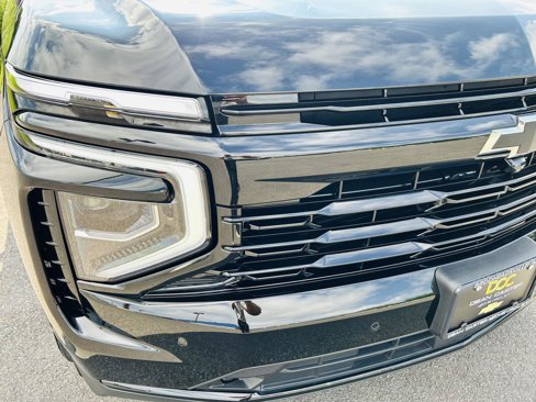 Used 2025 Chevrolet Suburban RST image 17