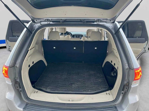 Used 2018 Jeep Grand Cherokee Laredo image 19