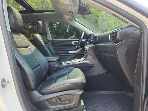 Used 2024 Ford Explorer XLT w/ Equipment Group 202A image 13