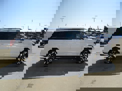 New 2025 Ford Expedition Max Platinum image 8