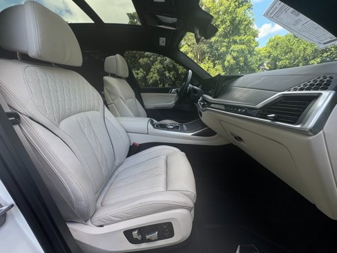 Used 2025 BMW X7 xDrive40i w/ M Sport Package image 22