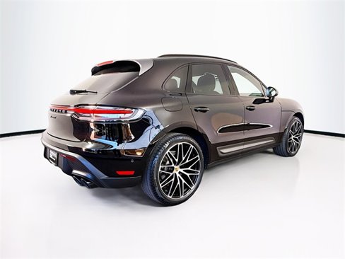 Used 2023 Porsche Macan Turbo image 9