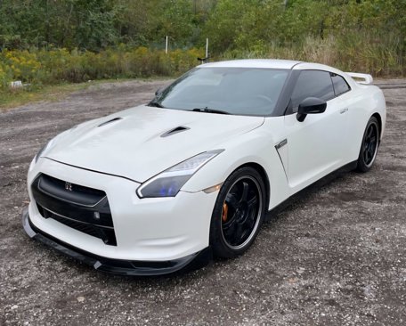 Used 2009 Nissan GT-R Premium image 2
