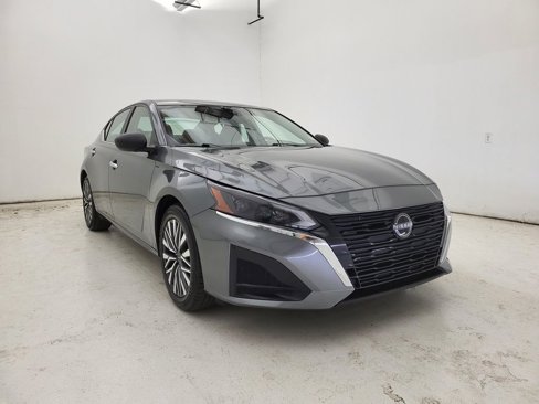 Used 2024 Nissan Altima 2.5 SV image 9