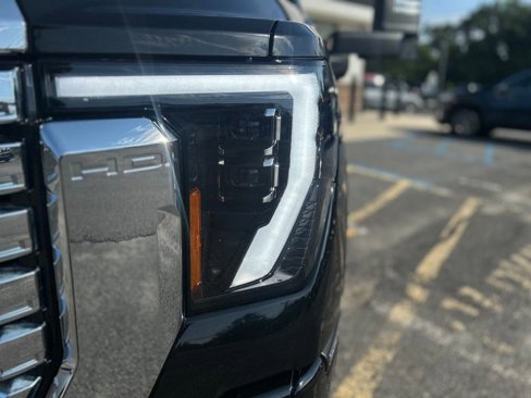 Used 2024 GMC Sierra 2500 Denali w/ Denali Reserve Package image 9
