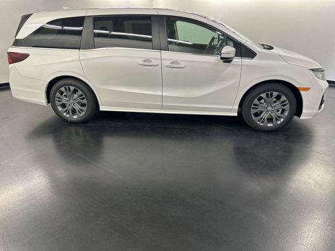 New 2026 Honda Odyssey Touring image 8