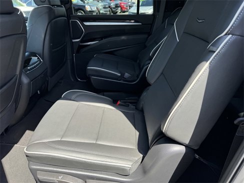 Certified 2025 Cadillac Escalade ESV Premium Luxury image 9