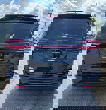 New 2025 Chrysler Pacifica Limited image 7