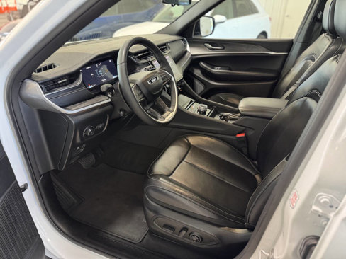 Used 2024 Jeep Grand Cherokee L Limited w/ Luxury Tech Group II image 38