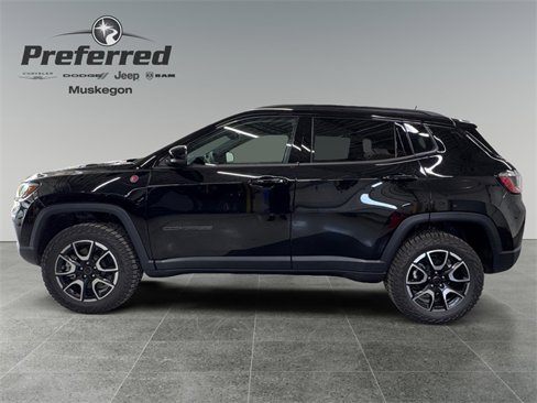 New 2026 Jeep Compass Trailhawk image 2