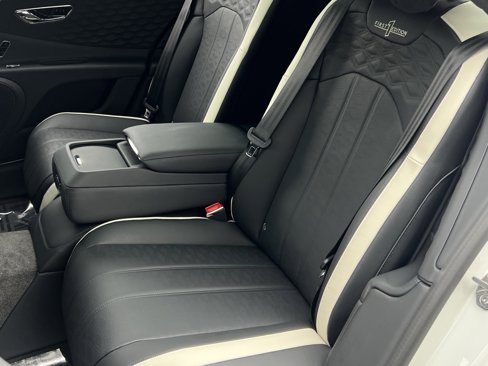 New 2025 Bentley Flying Spur Plug-In Hybrid image 18