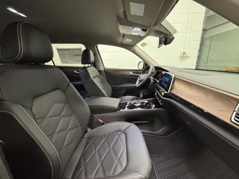 New 2026 Volkswagen Atlas SE image 11