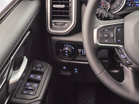 New 2026 RAM 1500 4x4 Crew Cab image 19