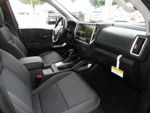 Certified 2025 Nissan Frontier SV image 21
