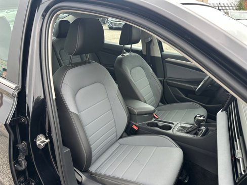 Used 2025 Volkswagen Jetta SE image 35