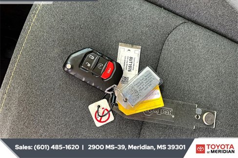 Used 2024 Jeep Wrangler Sahara image 9