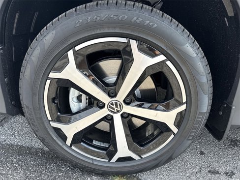 New 2025 Volkswagen Tiguan SE image 8