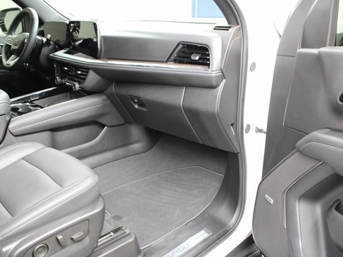 Used 2025 Chevrolet Suburban Z71 image 34