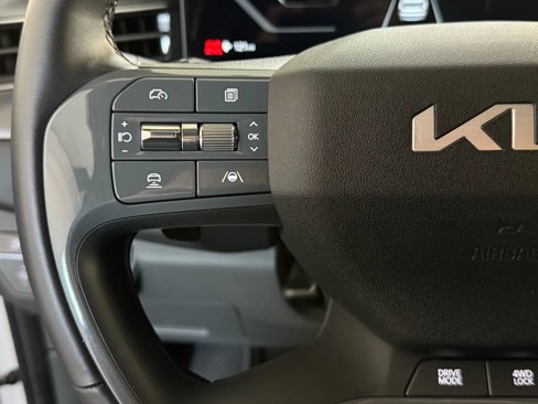 Used 2025 Kia EV9 Wind image 32