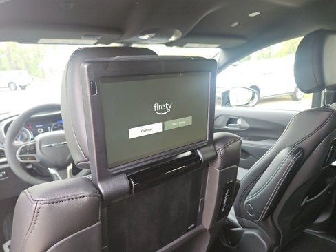 New 2025 Chrysler Pacifica Select w/ Uconnect Theater Family Group image 26
