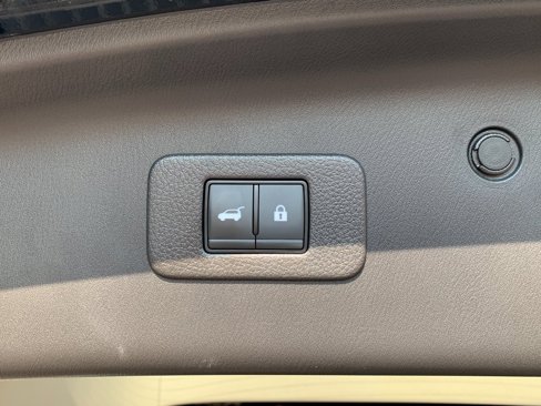 Used 2024 Nissan Armada Platinum w/ Captain's Chairs Package image 6