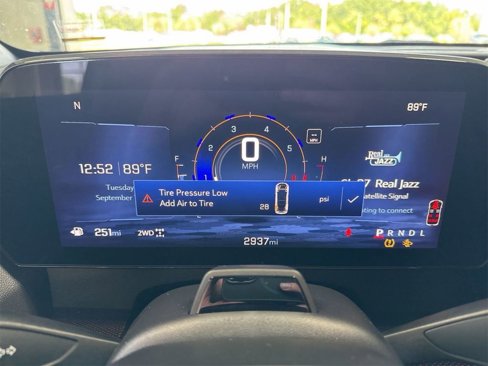 Used 2025 Chevrolet Traverse Z71 w/ Enhanced Driving Package image 6