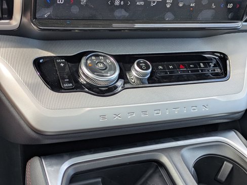 New 2025 Ford Expedition Active image 21