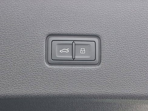 Certified 2025 Audi Q8 Prestige w/ Prestige Package image 30