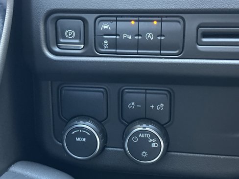Used 2023 Chevrolet Suburban Premier image 34