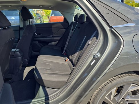 New 2025 Hyundai Elantra SEL image 23