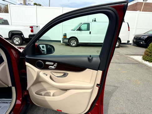 Used 2020 Mercedes-Benz GLC 300 4MATIC image 25