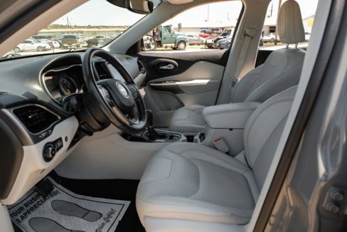 Used 2021 Jeep Cherokee Latitude Lux w/ Sun & Sound Group image 4