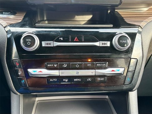 Used 2024 Ford Explorer Limited image 17