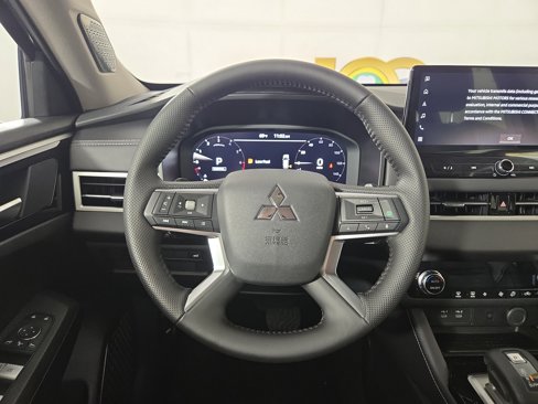 New 2025 Mitsubishi Outlander SE image 14