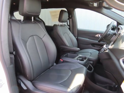 New 2026 Chrysler Pacifica Select image 23
