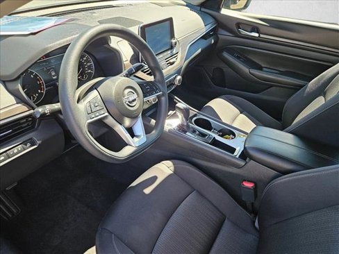 Used 2024 Nissan Altima 2.5 SV image 10