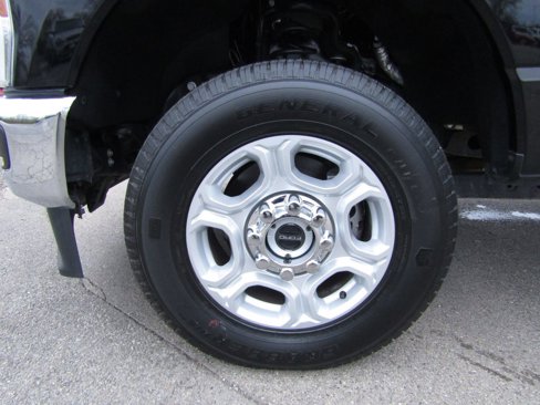 Used 2025 Ford F250 XLT w/ F-250 >10K GVWR Package image 4