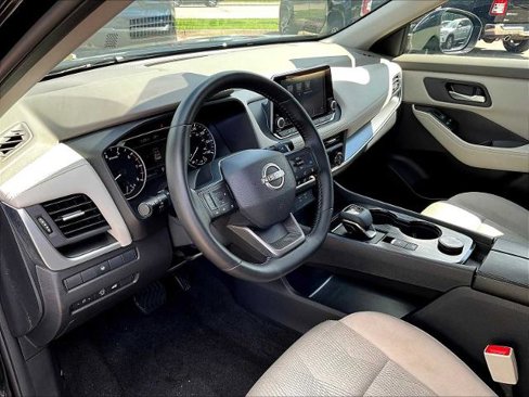 Certified 2025 Nissan Rogue SV image 8